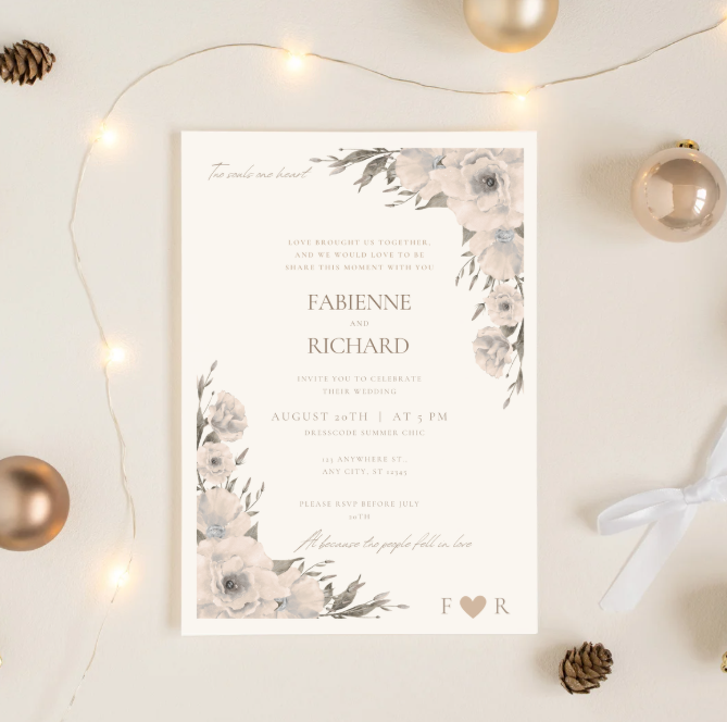 Editbare Trouwuitnodiging – Beige Bloemen (Canva Template) | 5x7" | Neutraal & Minimal Chic | Directe Download